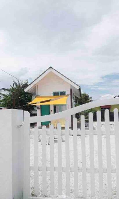 فيلا Sea Kecil Tiny House Near Jetty Of Kuala Besut Kampong Nail المظهر الخارجي الصورة