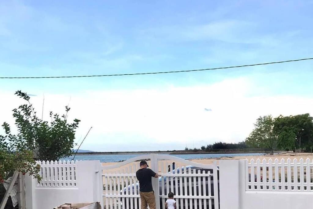 فيلا Sea Kecil Tiny House Near Jetty Of Kuala Besut Kampong Nail المظهر الخارجي الصورة
