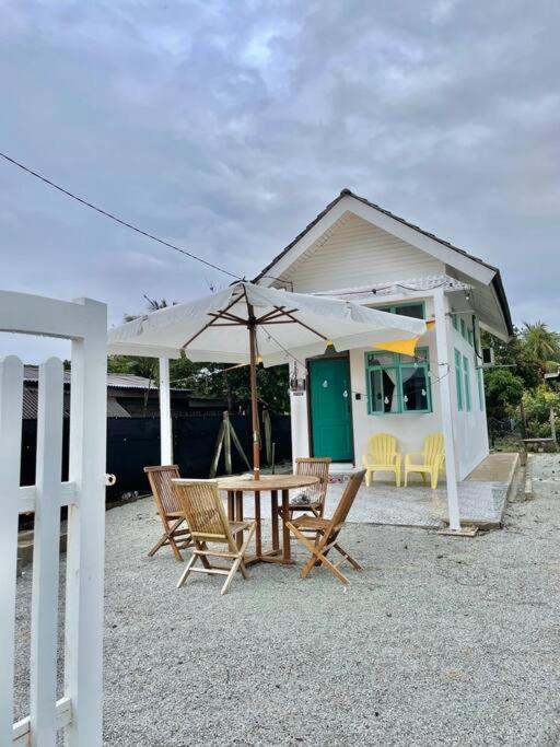 فيلا Sea Kecil Tiny House Near Jetty Of Kuala Besut Kampong Nail المظهر الخارجي الصورة